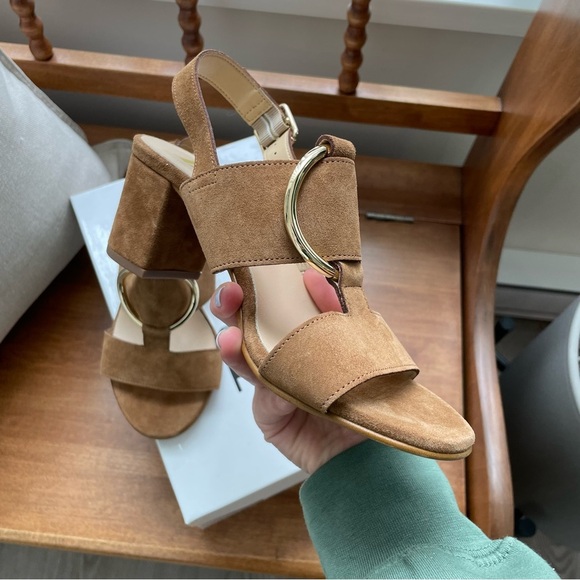 Browns Cuoio Cam Leather Heels with Gold Hardware - Picture 3 of 14